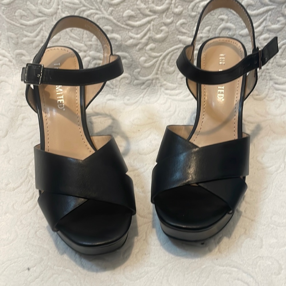 3/$20 The Limited Black Heels